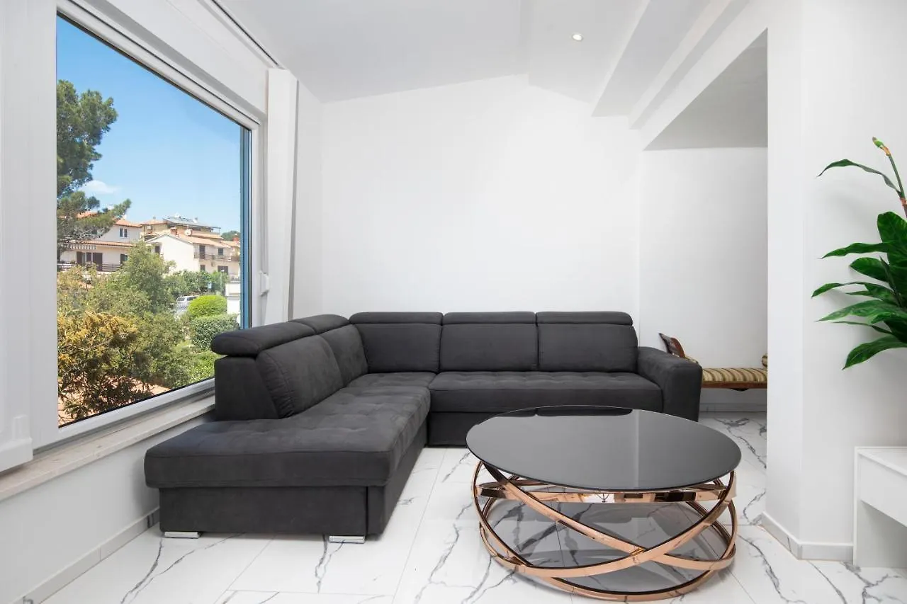 Pjescana Uvala Sea View Apartment